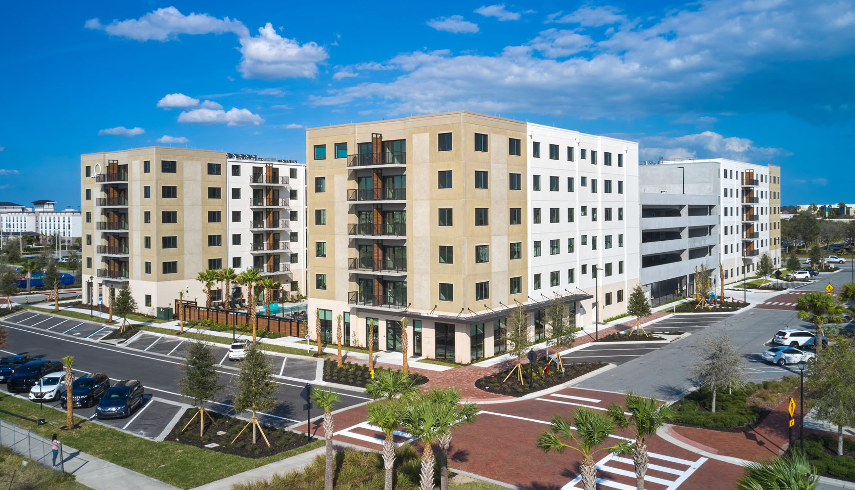 Luna Apartments